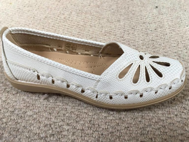 Shoe Tree Comfort (White Cut Out Detail Shoe Sandal) – Beautifully Bonkers